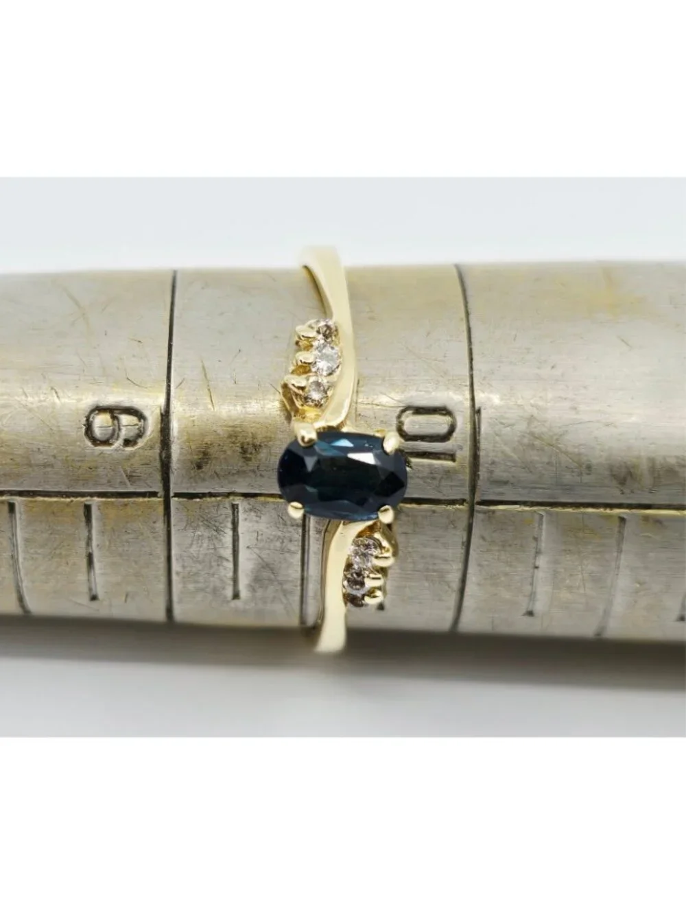 Beautiful 14K Solid Yellow Gold Designer Oval Sapphire & Diamond Ring - Size 9.5